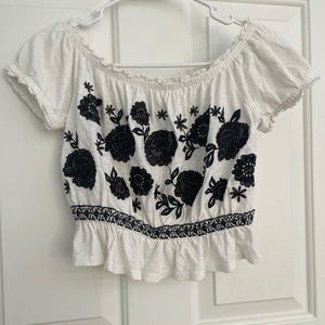 American Eagle Outfitters White and Black Floral Off Shoulder Blouse Size S